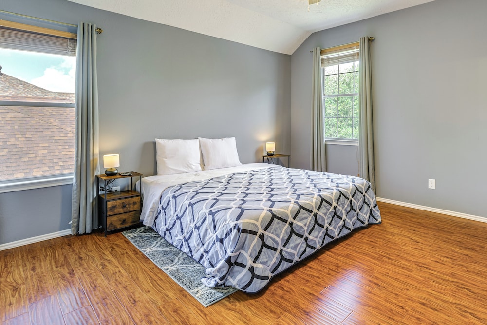 Fish & Hike: Pet-friendly Humble Home w/ Yard
