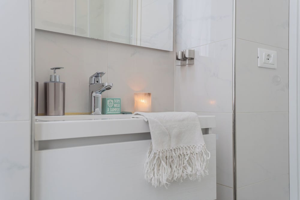 Old Court Hideaway by Rent all Como
