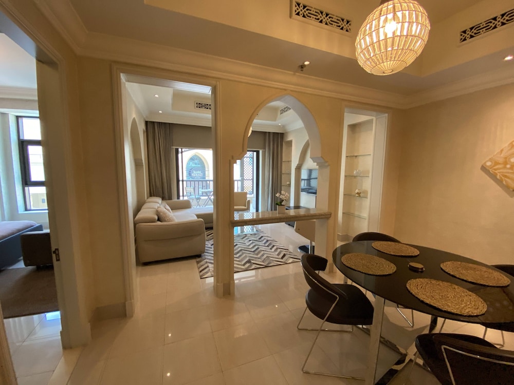 Lux BnB I Souk Al Bahar I Burj Khalifa Views