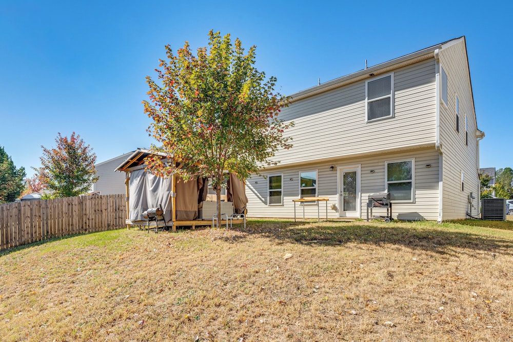 6 Mi to Atlanta Airport! Home w/ Furnished Patio