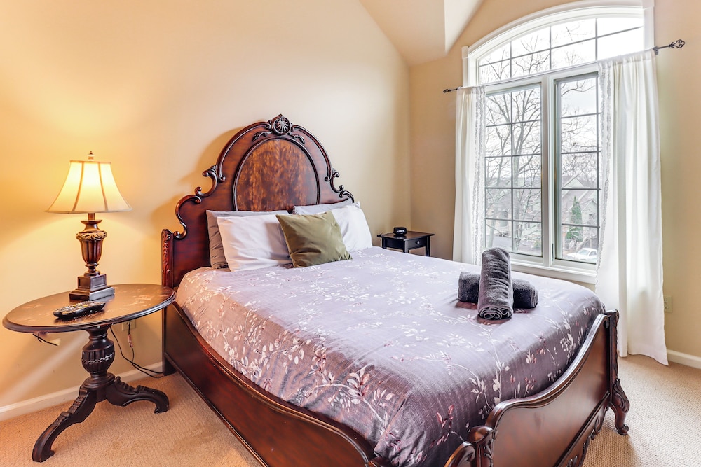 Boulder Lake Access: Townhome w/ Deck!