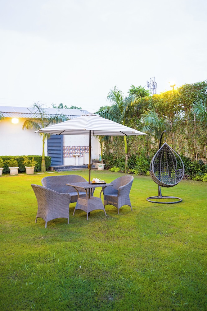 Versace Farms 5 BHK With Pvt Pool