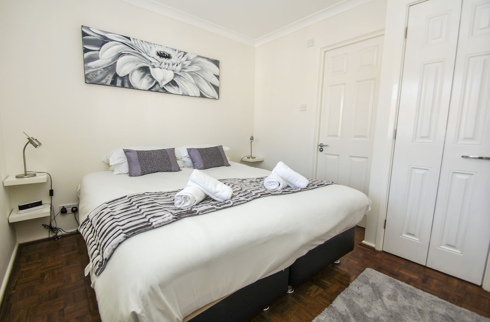 Britannia Harbour View Parking by Brighton Holiday Lets view 4