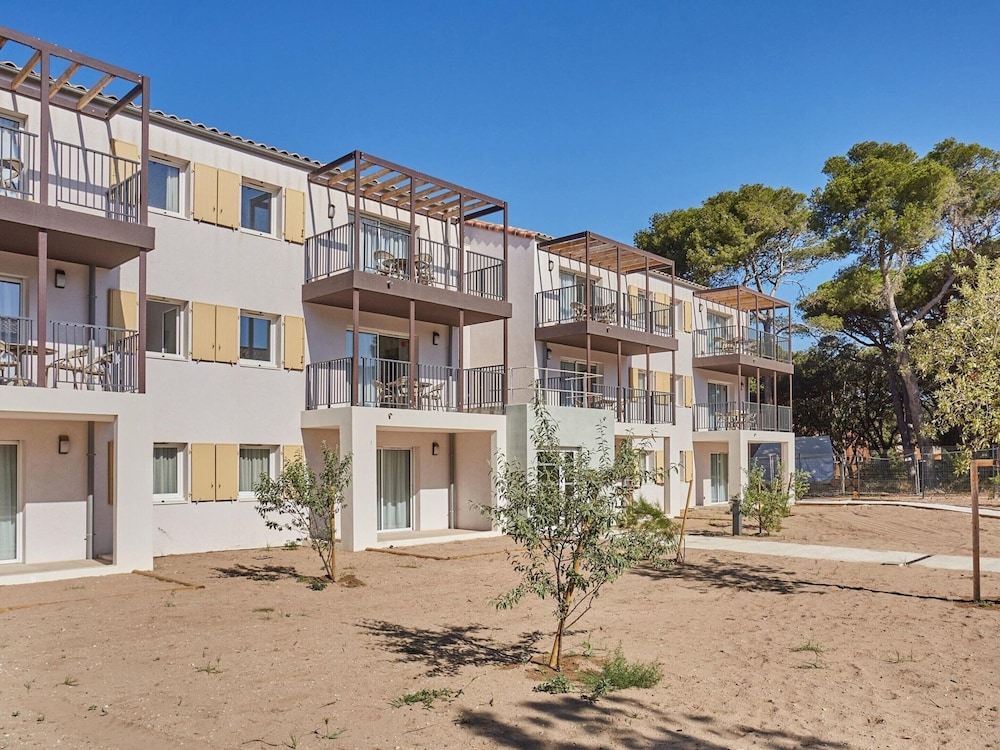 Apartment in Giens With Pool & Beach Access