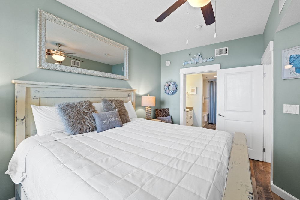 Grand Panama Beach Resort by Book That Condo