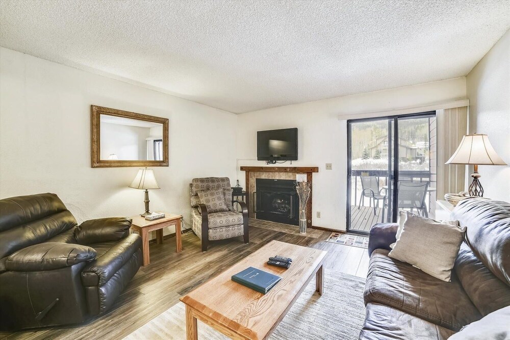 Mountainside 155a 2 Bedroom Condo by RedAwning