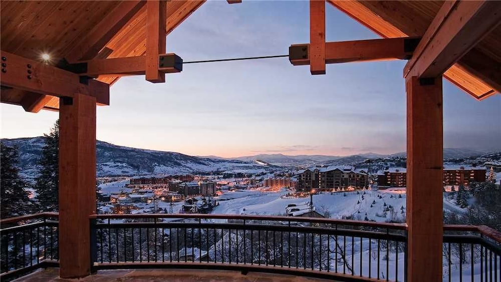 Falconhead Grande 10 BedroomHoliday home By Moving Mountains