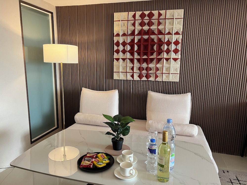 Luxurious European Style Penthouse Modern Apart ment Cross City of Dreams OKADA SOLAIRE MOA Airport