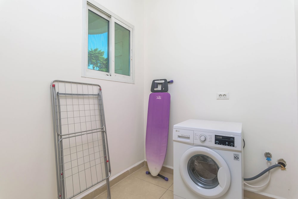 Glint 3-Bedroom Apartment & Balcony in Aley