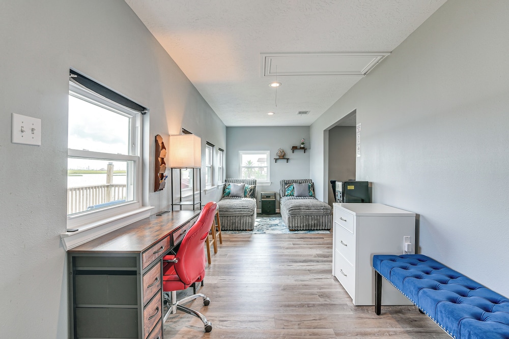 Private Home on Lagoon w/ Views in Hitchcock!