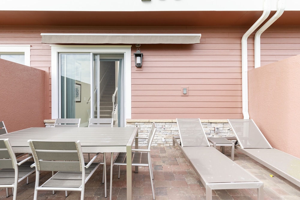 Summerville Vacation Homes by Columbia Management
