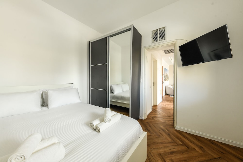 Beachside Charm on Ben Yehuda 2BR Apt view 4