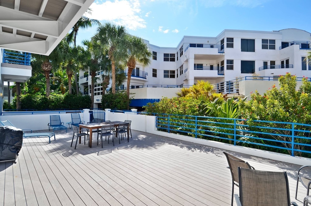 Sundown Refuge by Avantstay Great Location w/ Patio, Outdoor Dining, BBQ & Shared Pool! Week Long Stays