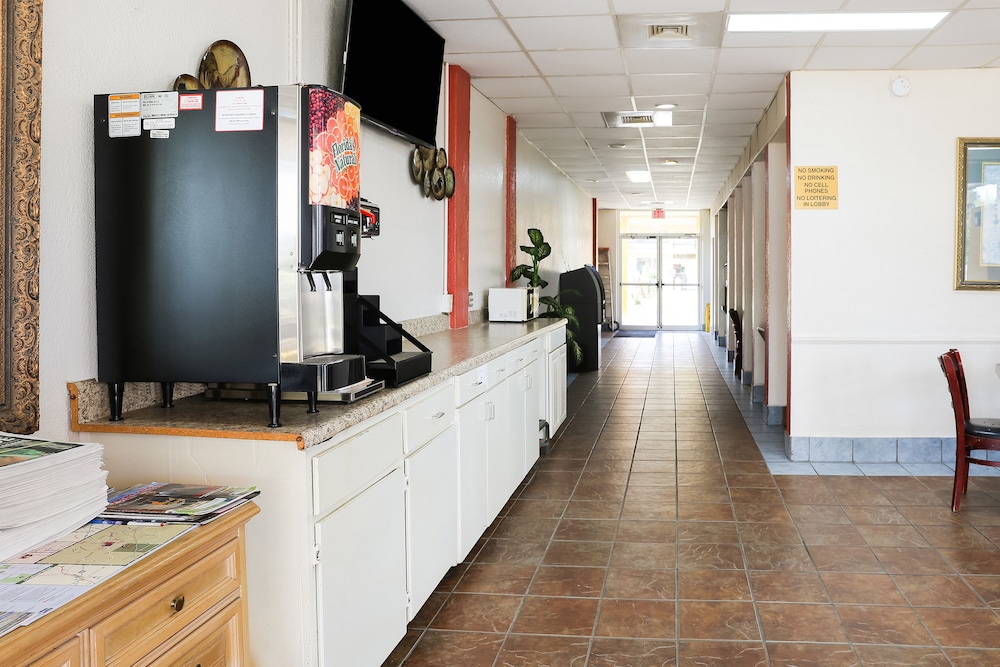 Opelika Vacations - Springwood Hotel - Property Image 5