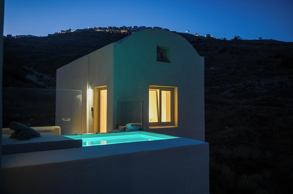 MAEVA Santorini Suites