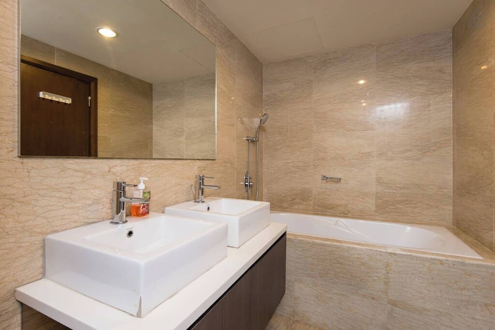 NaiBnB @ Regalia Residence