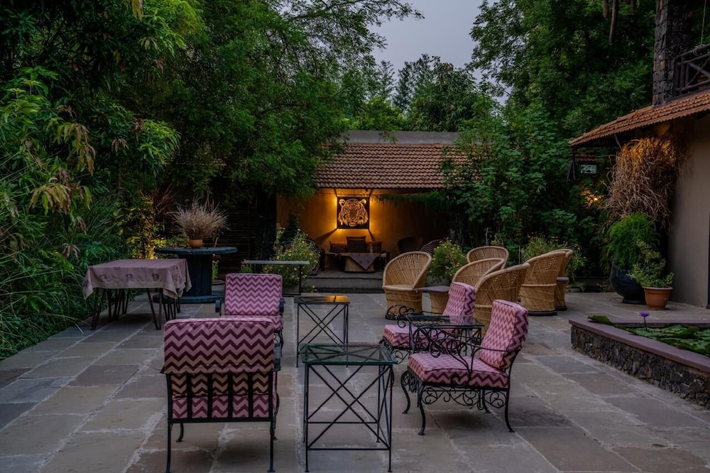 Bamboo Grove Lodge