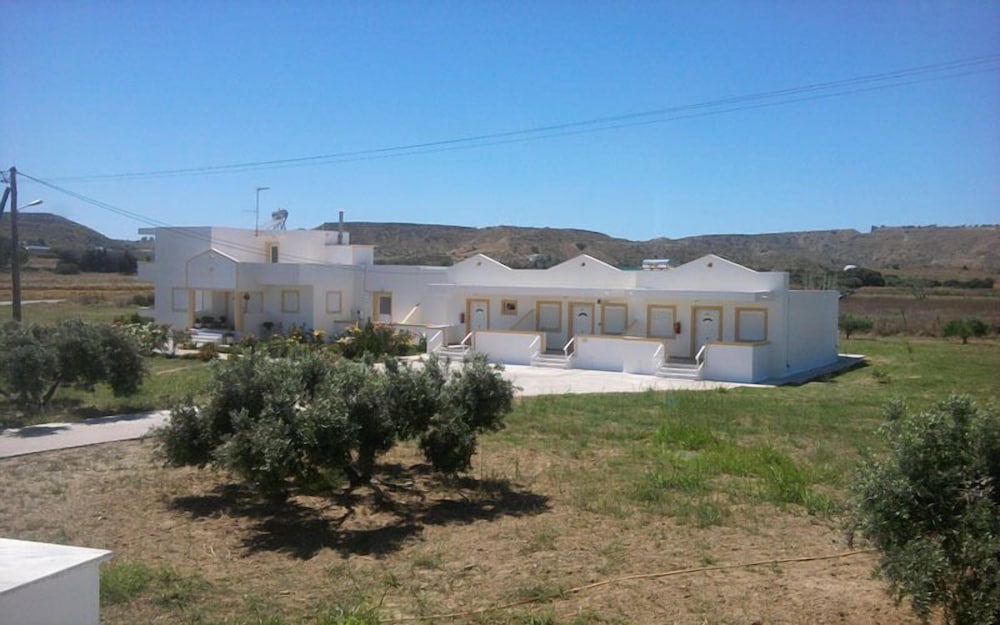 Nikos 2 Studios & Apartments