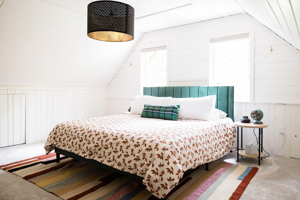 87sl - Starlink - Sauna - Pets OK - Sleeps 8