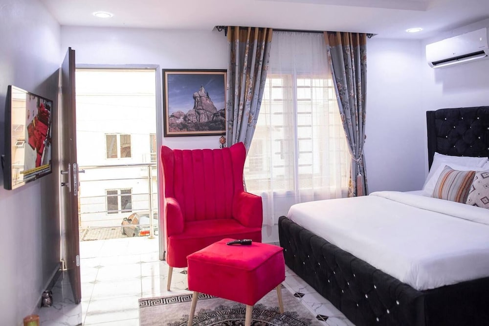Furnished 3 Bedrooms Apartment With Wifi view 3