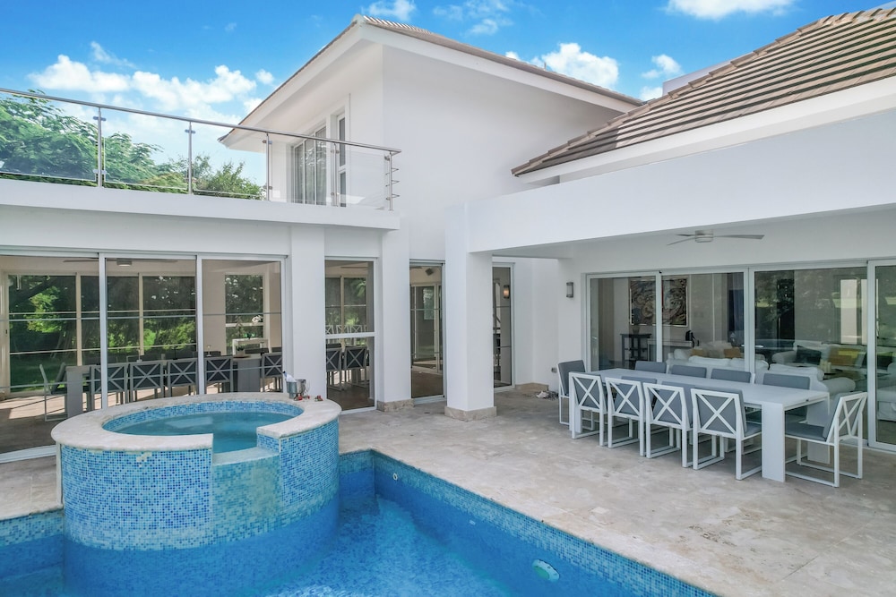 Lake View Cocotal Villa - Jacuzzi &Pool