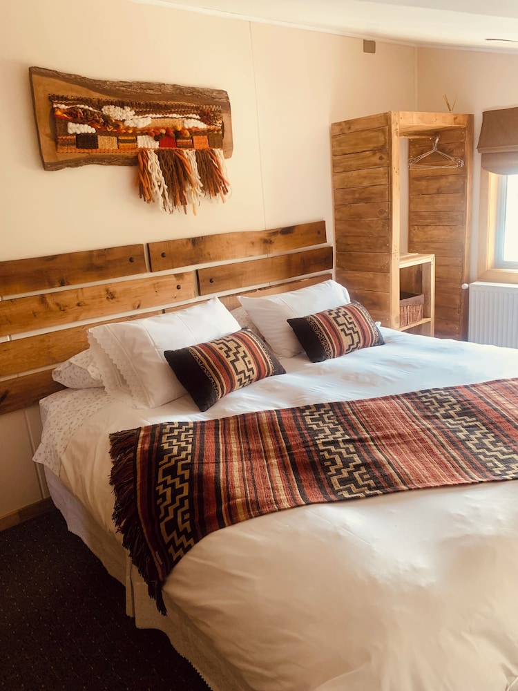 Hostal Lago Cóndor
