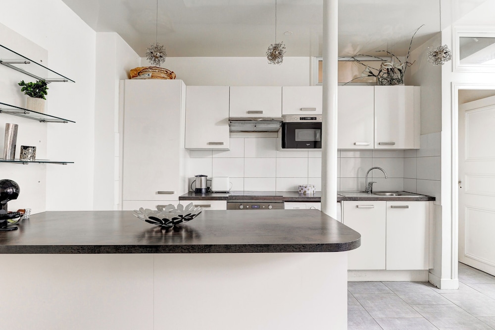 Stylish 1BR by Luxembourg Garden
