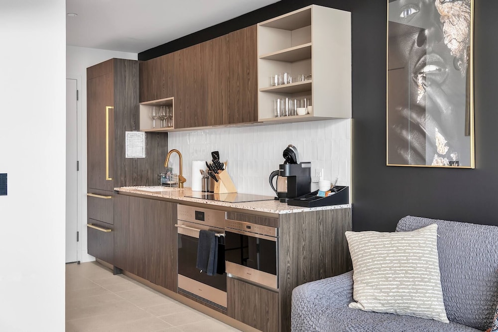 Penthouse 1BR Breathtaking City & Water Views