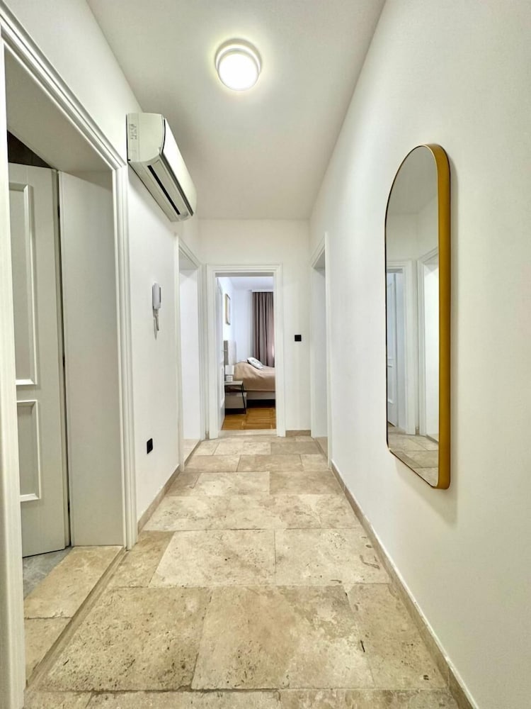 Sunny Bay Apartments