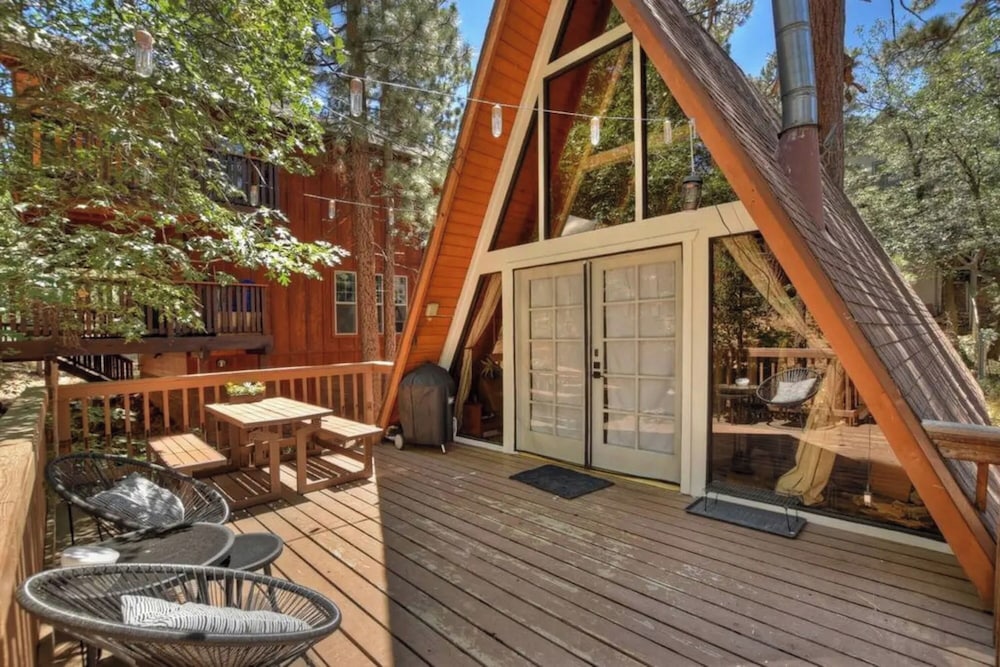 Acute A-frame Cabin w WiFi