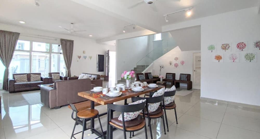 Lux Desaru Villa