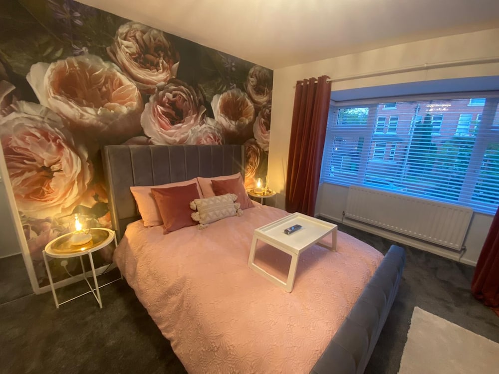 Charming 3-bed House Near Central Manchester view 4