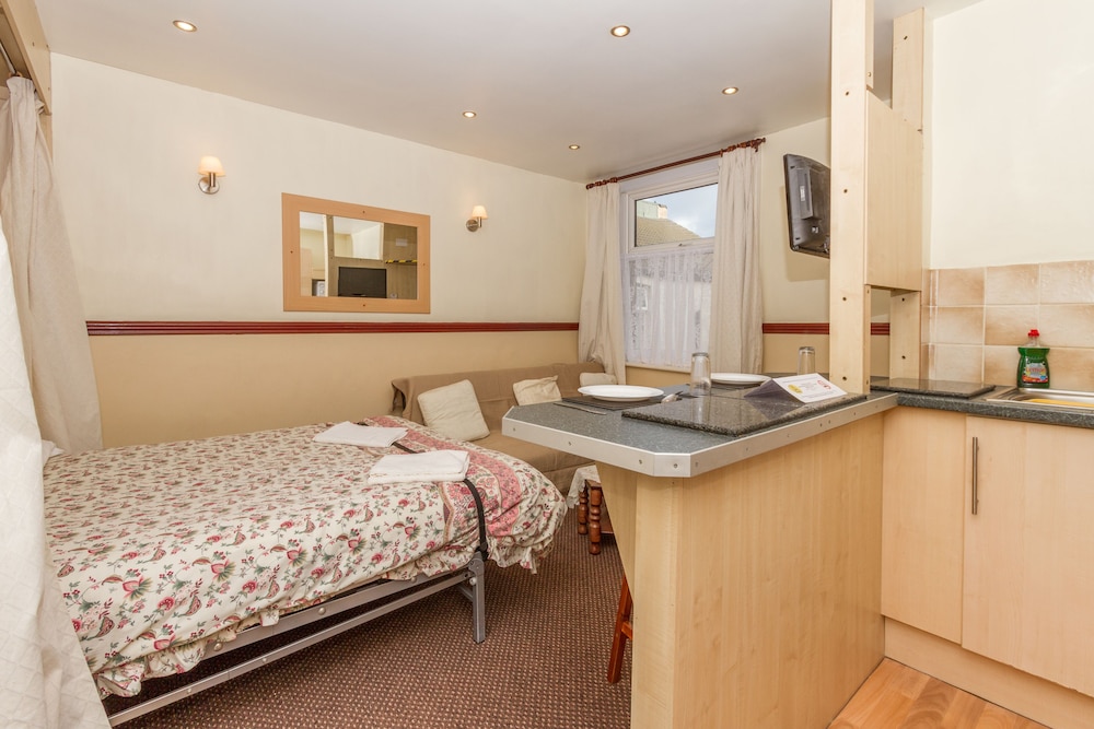 Lynton Apartments