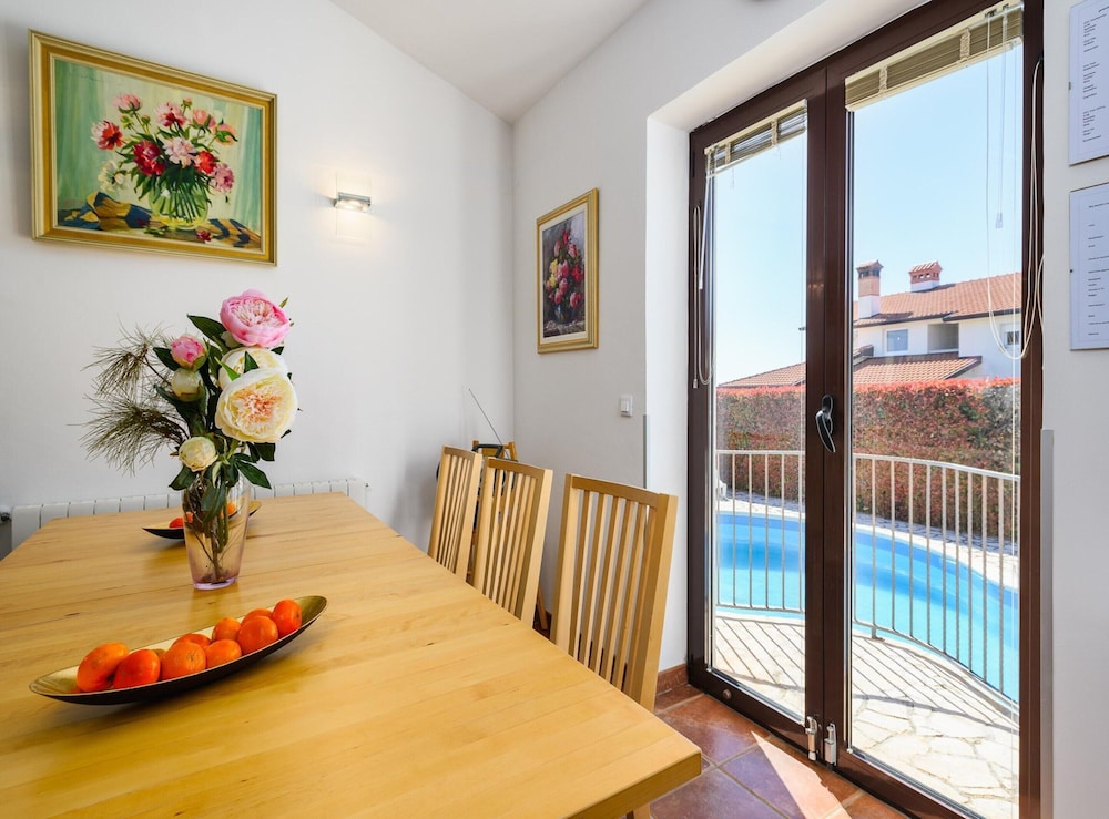Villa in Visnjan With Private Heated Pool