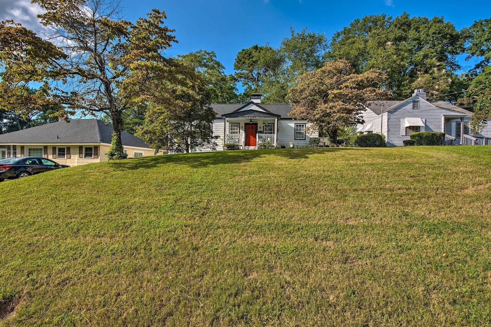 Pet-friendly Atlanta Home < 5 Mi to Downtown! view 2