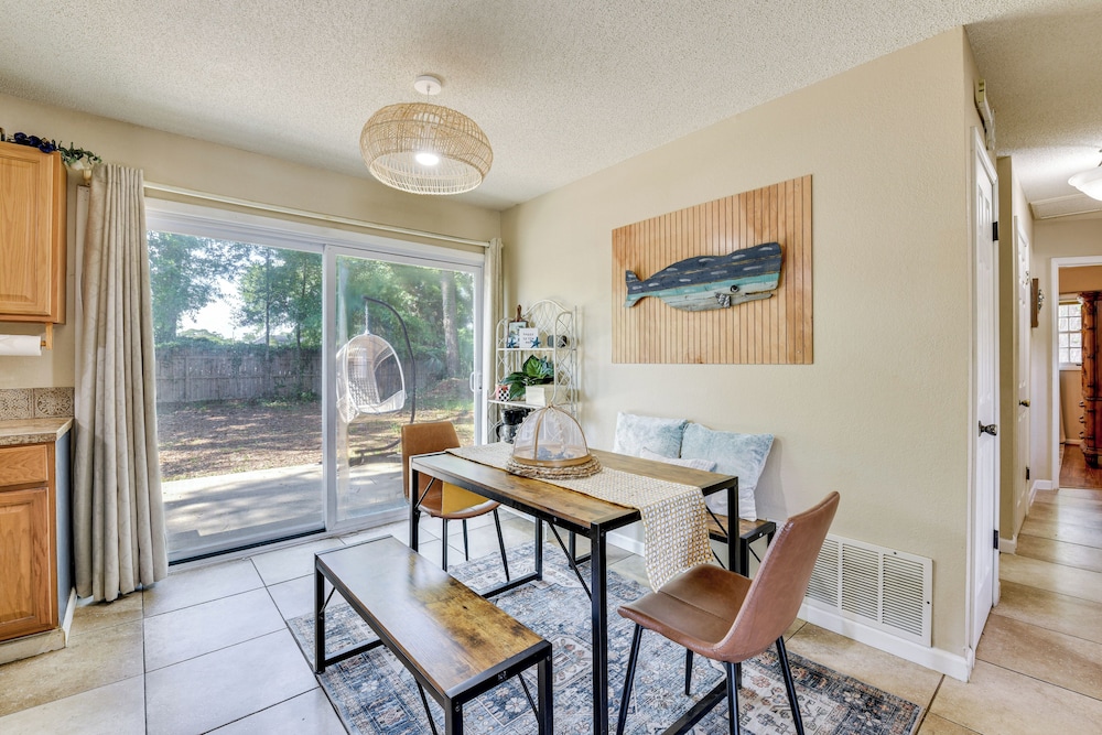 2 Mi to Beach, Near Airport: Heart of Fort Walton