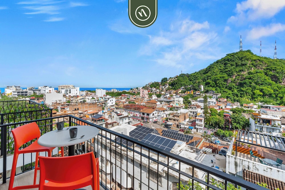 New 1 BR Condo - Rooftop Pool - Oceanview
