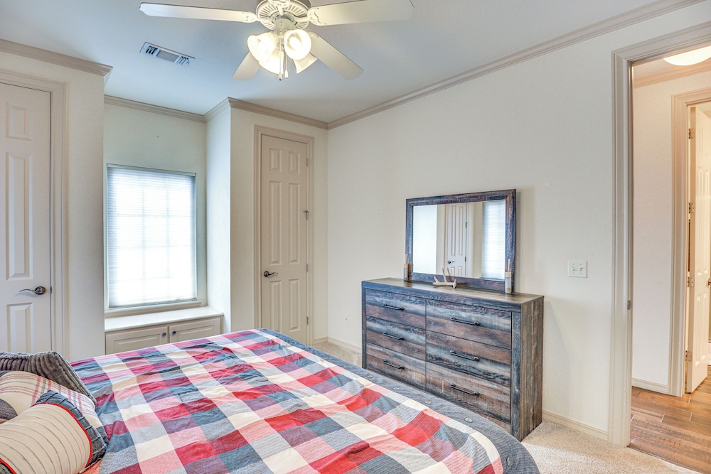 Private Hot Tub & Patio: Golf Retreat in Canyon!