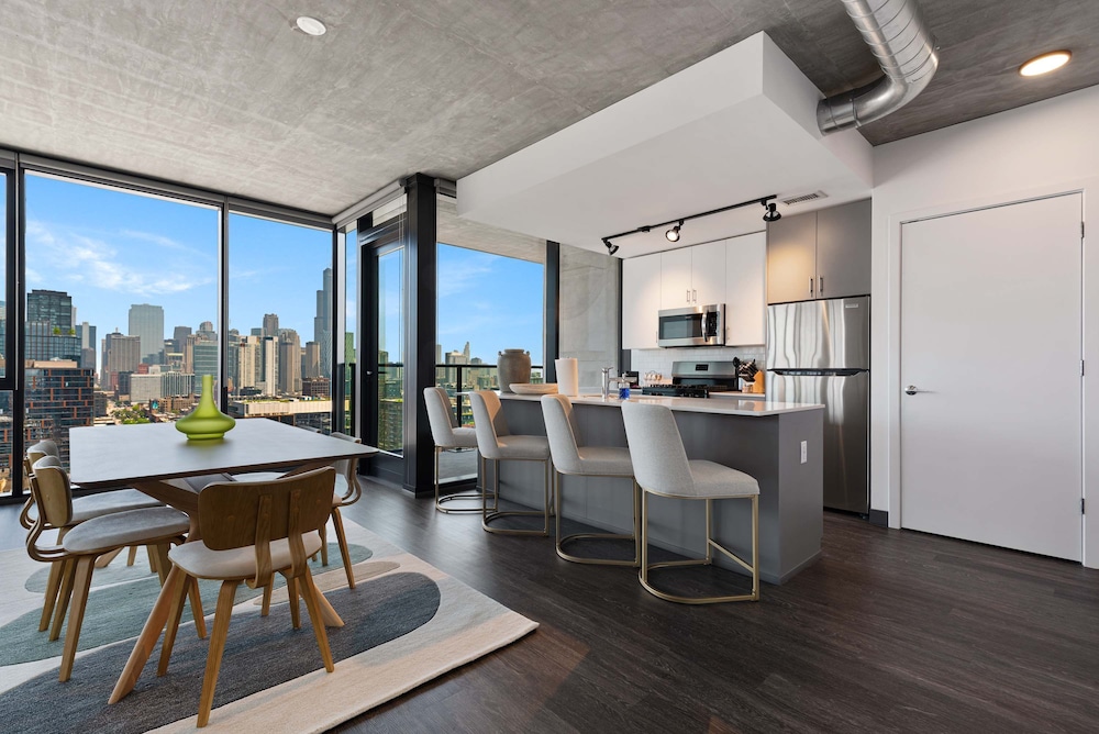 Cloud9 4apt in Building Fultonmkt The Cubist