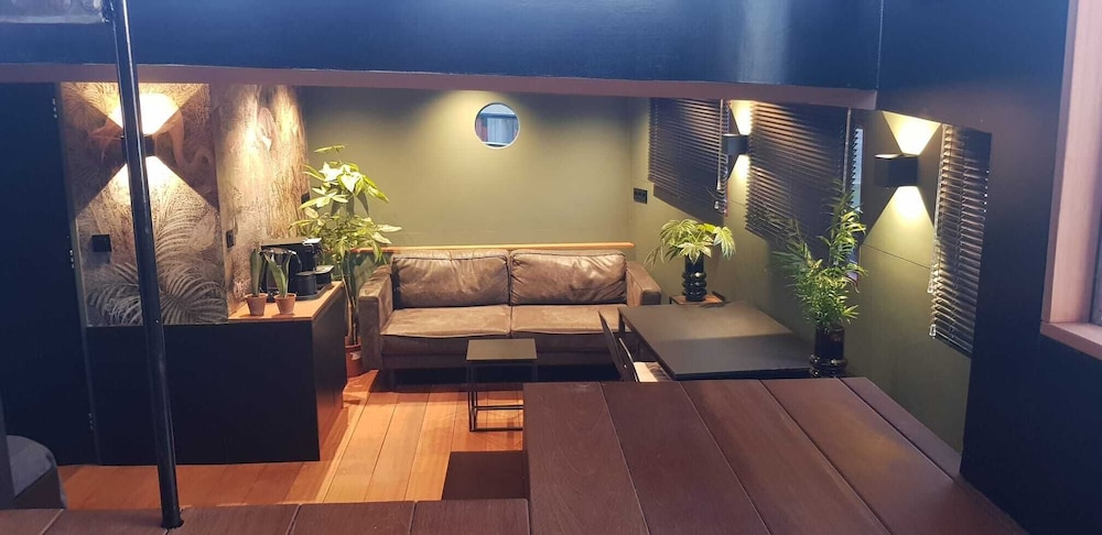 B&B Euphrate Houseboat