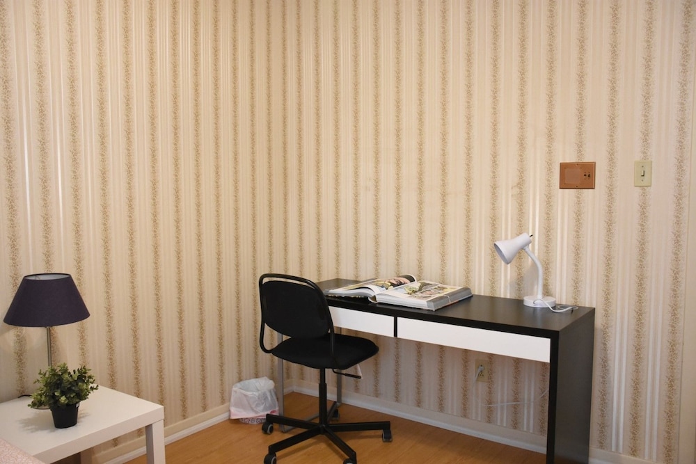 Kashaneh at Burbank - Image 2