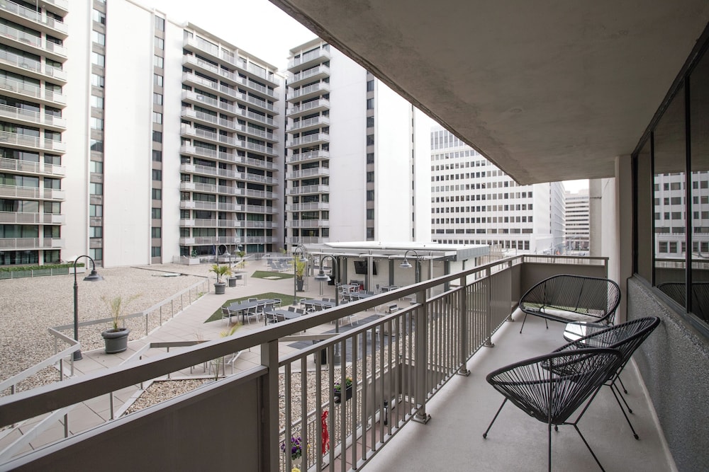 DC Airport Metroline Apartments