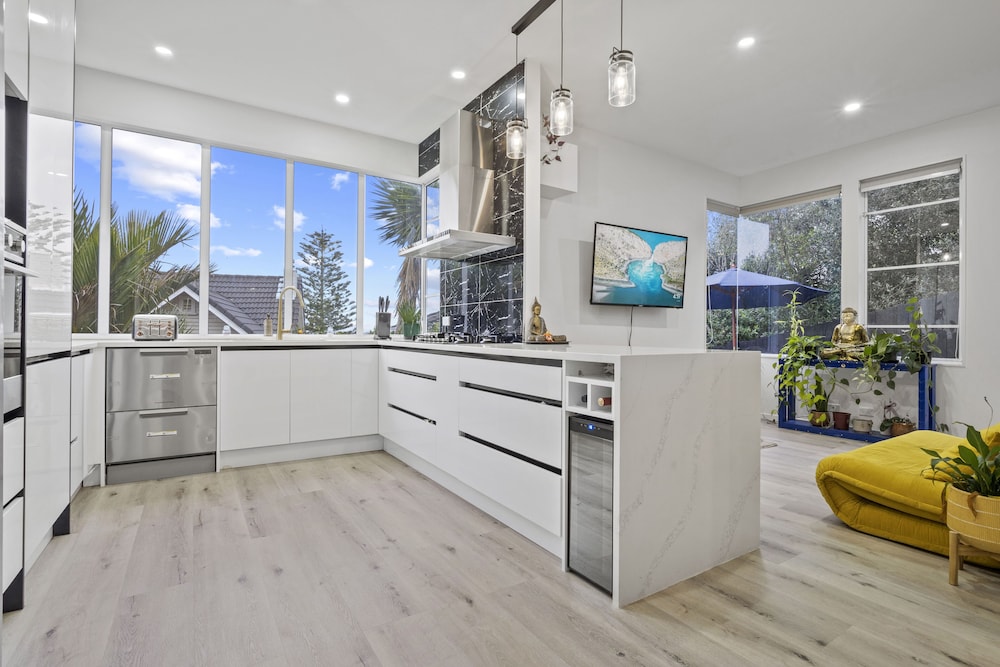 High-end Modern Villa Spa Pool & Views
