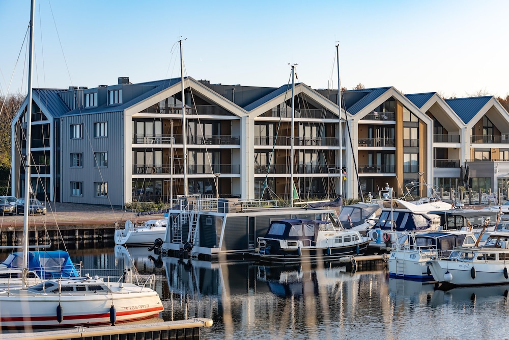 Stylish Marina Loft W/balcony