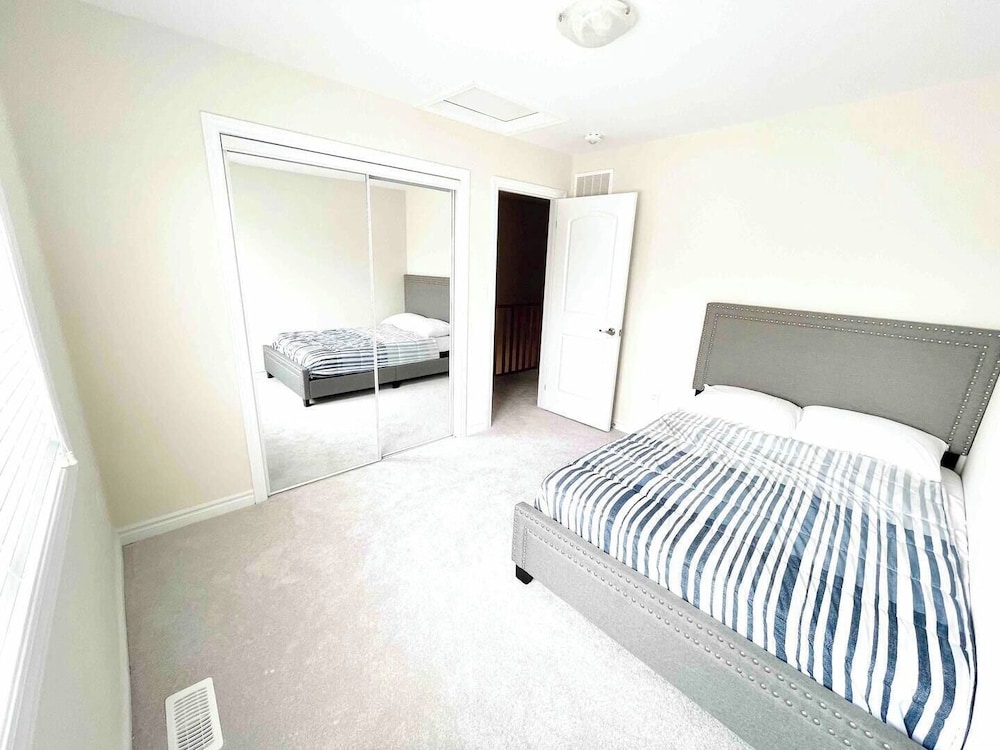 Brand New 5 Bedroom Home in West Niagara