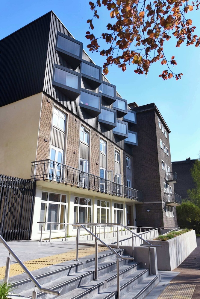 Raymont Hall
