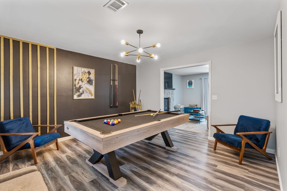 Ultimate Poconos Family Escape! Games, Firepit, Theater Vibes & More