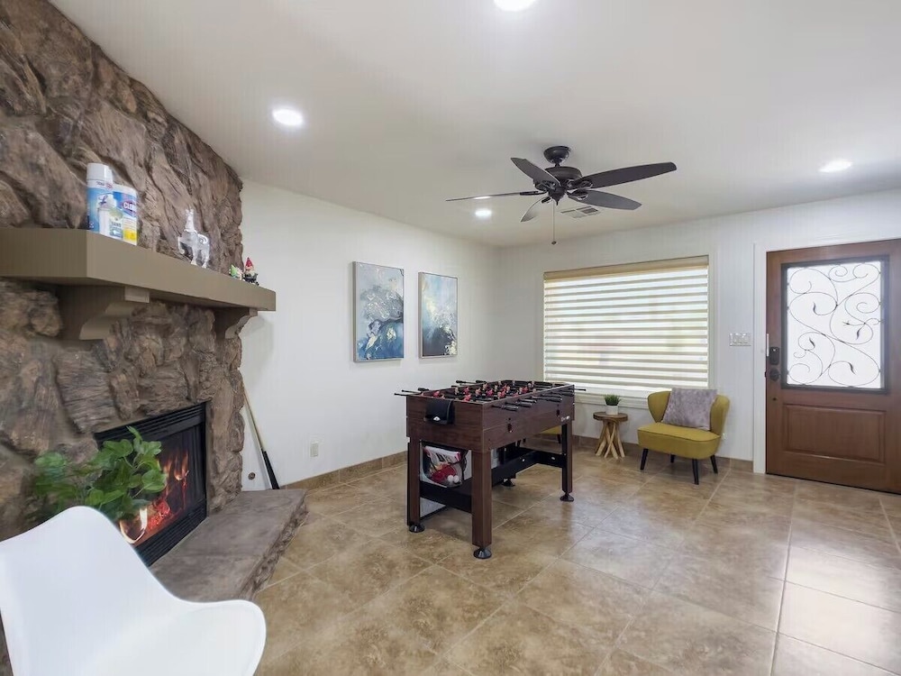 Chandler oasis with pool & hot tub