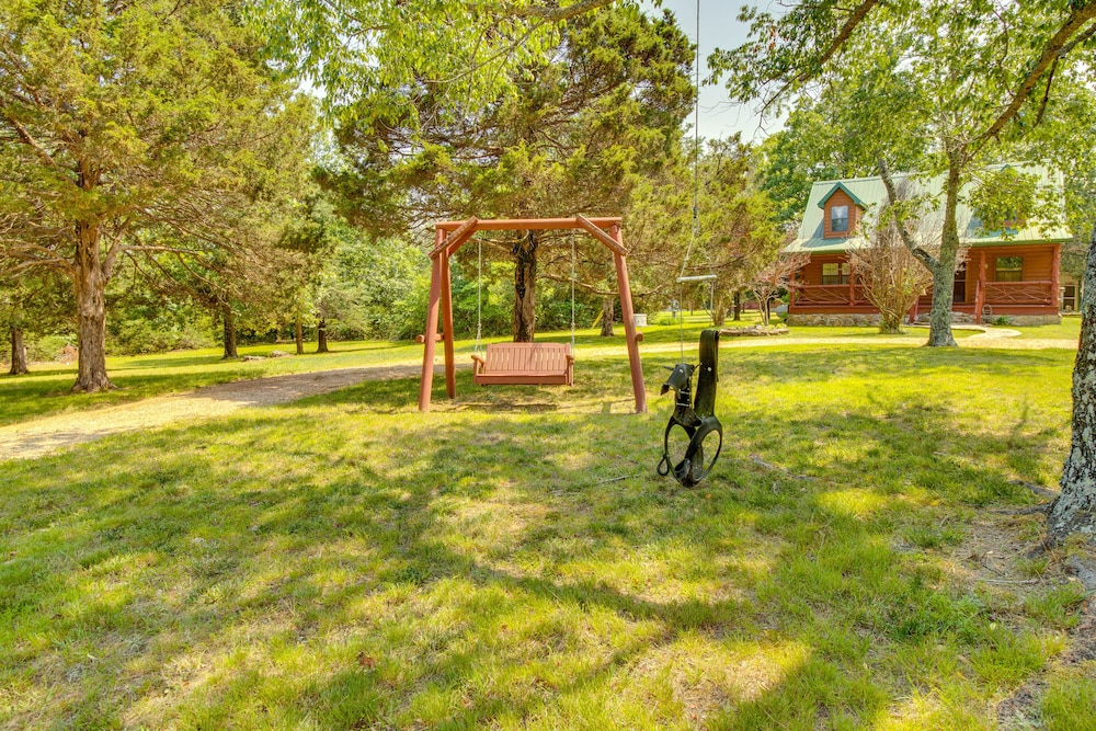 Secluded Oakland Cabin w/ Private Yard! view 5