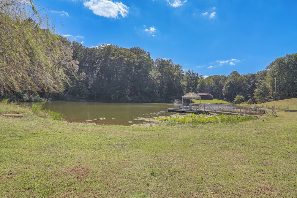Game Room + Pond: Spacious Gainesville Getaway!